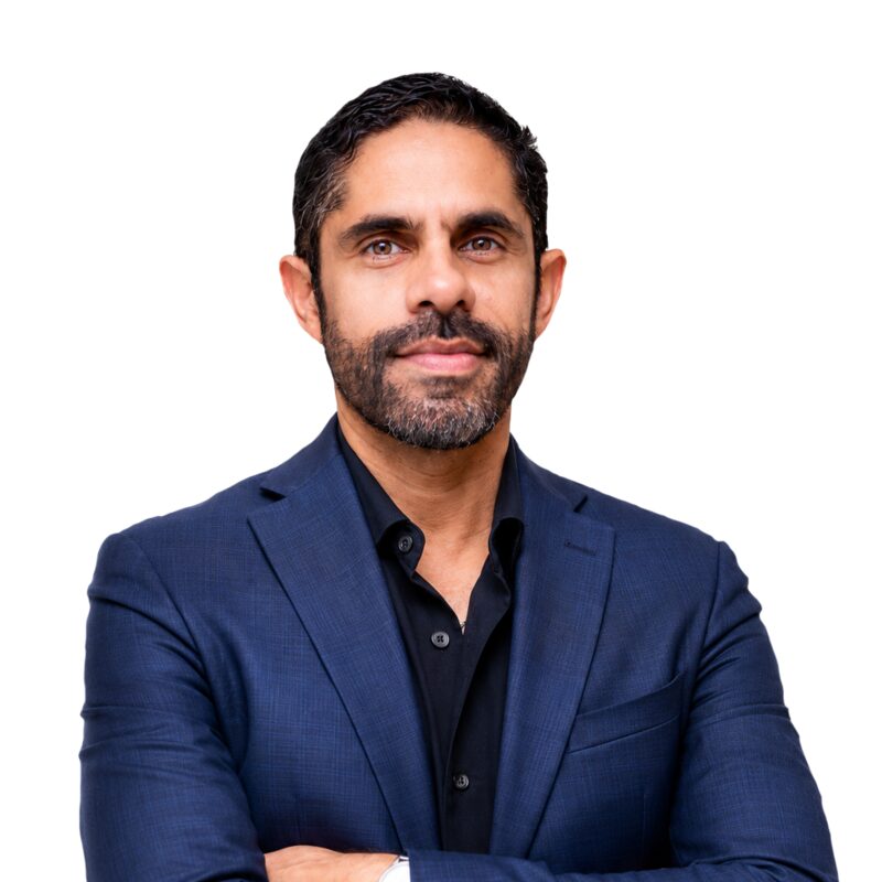 Dr(a). Luis Restituyo — Presidente